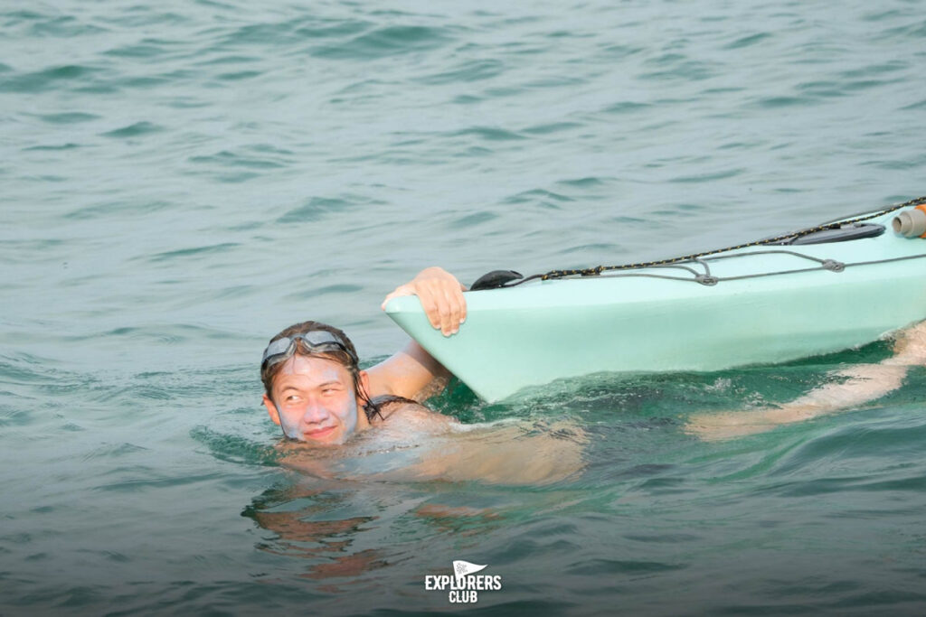 สิรณัฐ สก๊อต นำทีมนักว่ายน้ำคนไทยทั้งหมด 36 ชีวิต ว่ายน้ำข้าม 3 จังหวัดฝั่งทะเลอันดามัน ได้แก่ กระบี่ พังงา และภูเก็ต หวังปกป้องผืนทะเลและสัตว์ทะเลที่ถูกภัยคุกคามจากมนุษย์ ในโครงการ ว่ายน้ำอาสาสมัครพิทักษ์ทะเล SEA YOU STRONG