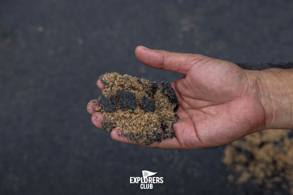 ชายหาดโคกตาหอม สามารถพบแร่ Rare Earth ได้มากที่สุดหาดหนึ่งในประจวบฯ