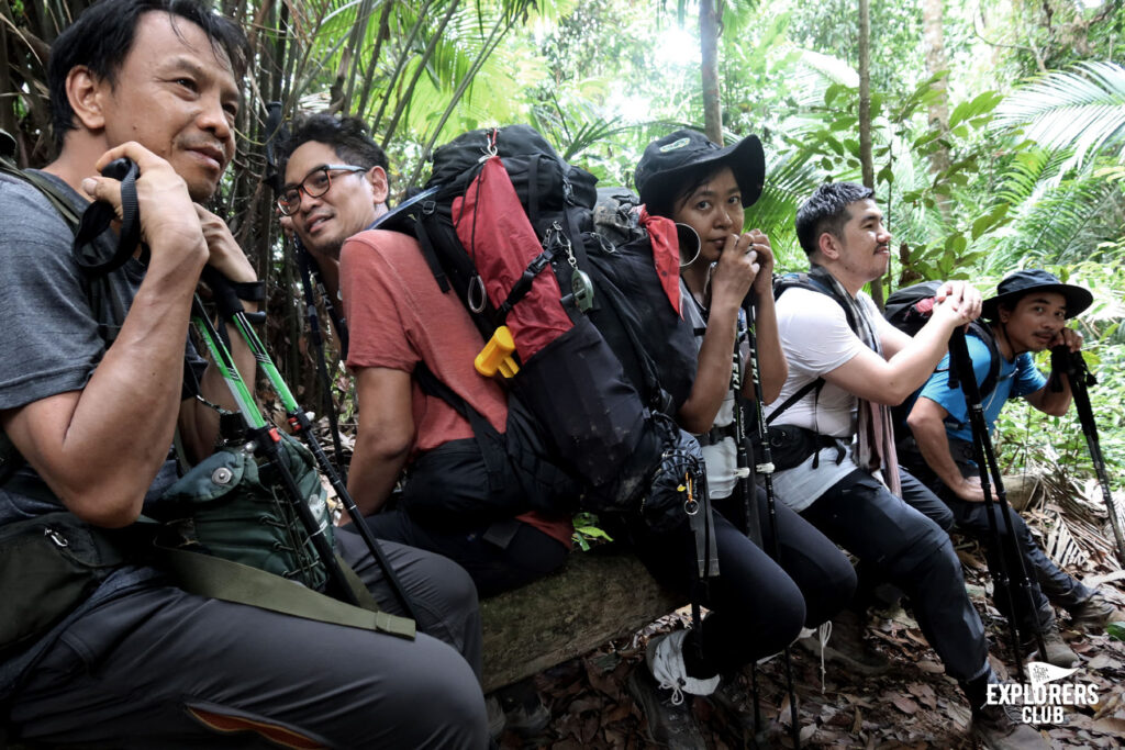 Fjällräven Thailand : Betong Hike 2024 เดินป่า เบตง ยะลา หาทริปเดินป่า Fjallraven Thailand Trail ทริปเดินป่า 2567 เดินป่า มือใหม่ เดินป่า ที่ไหน โหดสุด เดินป่าค้างคืน เดินป่าเดือนเมษายน เดินป่าใต้