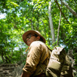 บ้านและสวน Explorers Club และ National Geographic ฉบับภาษาไทย ชวนกันลงพื้นที่ไปสำรวจความหลากหลายทางชีวภาพ ใน อุทยานแห่งชาติเขาสามร้อยยอด จังหวัดประจวบคีรีขันธ์ เพื่อทำการผลิตสารคดีท่องเที่ยวเชิงอนุรักษ์ พร้อมตามติดภารกิจสำคัญของ สำนักงานนโยบายและแผนทรัพยากรธรรมชาติและสิ่งแวดล้อม (สผ.) ผ่านการพบปะกับกลุ่มคนที่อยู่เบื้องหลังตัวจริง ในการทำงานอนุรักษ์ความหลากหลายทางชีวภาพ บนรอยต่อของเขตอุทยานแห่งชาติ และพื้นที่พักอาศัยของชุมชนโดยรอบในอำเภอสามร้อยยอด ที่ต่างอยู่อย่างพึ่งพาอาศัยซึ่งกันและกัน เป็นเวลา 2 วัน 1 คืน เมื่อวันที่ 26-27 สิงหาคมที่ผ่านมา