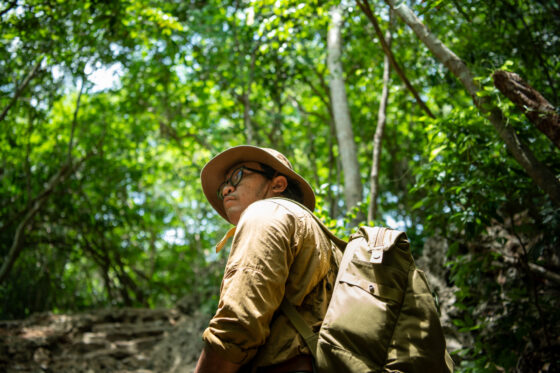 บ้านและสวน Explorers Club และ National Geographic ฉบับภาษาไทย ชวนกันลงพื้นที่ไปสำรวจความหลากหลายทางชีวภาพ ใน อุทยานแห่งชาติเขาสามร้อยยอด จังหวัดประจวบคีรีขันธ์ เพื่อทำการผลิตสารคดีท่องเที่ยวเชิงอนุรักษ์ พร้อมตามติดภารกิจสำคัญของ สำนักงานนโยบายและแผนทรัพยากรธรรมชาติและสิ่งแวดล้อม (สผ.) ผ่านการพบปะกับกลุ่มคนที่อยู่เบื้องหลังตัวจริง ในการทำงานอนุรักษ์ความหลากหลายทางชีวภาพ บนรอยต่อของเขตอุทยานแห่งชาติ และพื้นที่พักอาศัยของชุมชนโดยรอบในอำเภอสามร้อยยอด ที่ต่างอยู่อย่างพึ่งพาอาศัยซึ่งกันและกัน เป็นเวลา 2 วัน 1 คืน เมื่อวันที่ 26-27 สิงหาคมที่ผ่านมา