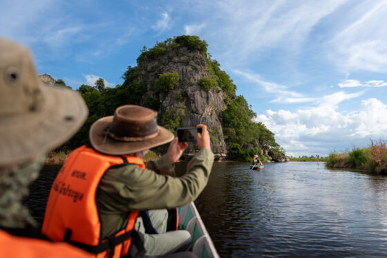 ล่องเรือดู เขาจูบกัน สามร้อยยอด ยามตะวันรอน กับ ชุมชนท่องเที่ยวบ้านเกาะมอญ-เกาะไผ่