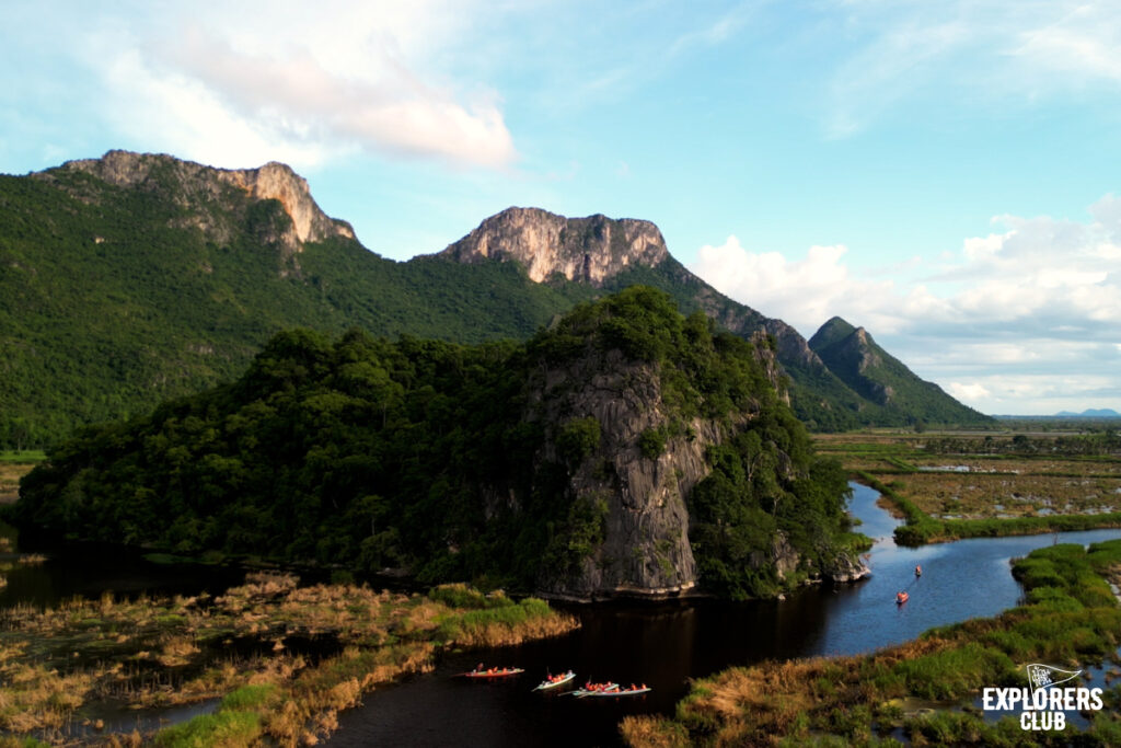 ชุมชนท่องเที่ยวบ้านเกาะมอญ เกาะไผ่ ล่องเรือดู เขาจูบกัน สามร้อยยอด ยามตะวันรอน 