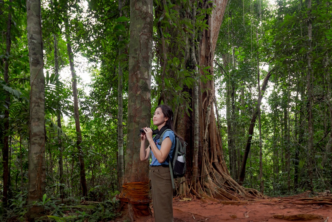 BLUE CASTAWAY หนีร้อนไปนอนติดเกาะสวรรค์ แบบ LOW CARBON