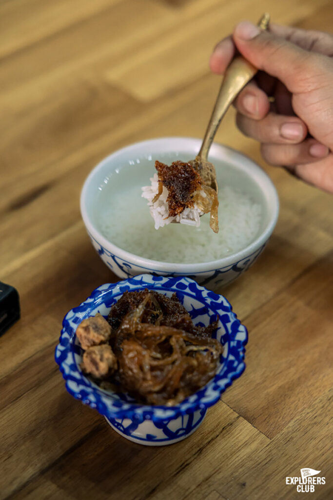 ที่เที่ยวเพชรบุรี ถ้ำเขาหลวง ก๋วยเตี๋ยวเนื้อเจ้นก ข้าวแช่แม่อร ตลาดริมน้ำเพชรบุรี Street Art ชุมชนซอยตลาดริมน้ำ พูนสุขคาเฟ่ อุทยานประวัติศาสตร์พระนครคีรี (เขาวัง)
