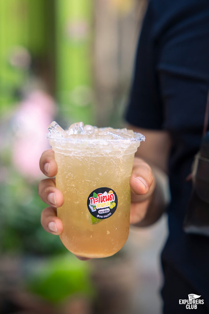 ที่เที่ยวเพชรบุรี ถ้ำเขาหลวง ก๋วยเตี๋ยวเนื้อเจ้นก ข้าวแช่แม่อร ตลาดริมน้ำเพชรบุรี Street Art ชุมชนซอยตลาดริมน้ำ พูนสุขคาเฟ่ อุทยานประวัติศาสตร์พระนครคีรี (เขาวัง)