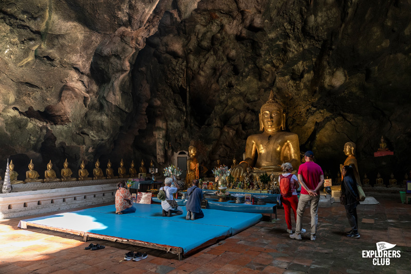 ที่เที่ยวเพชรบุรี ถ้ำเขาหลวง ก๋วยเตี๋ยวเนื้อเจ้นก ข้าวแช่แม่อร ตลาดริมน้ำเพชรบุรี Street Art ชุมชนซอยตลาดริมน้ำ พูนสุขคาเฟ่ อุทยานประวัติศาสตร์พระนครคีรี (เขาวัง)