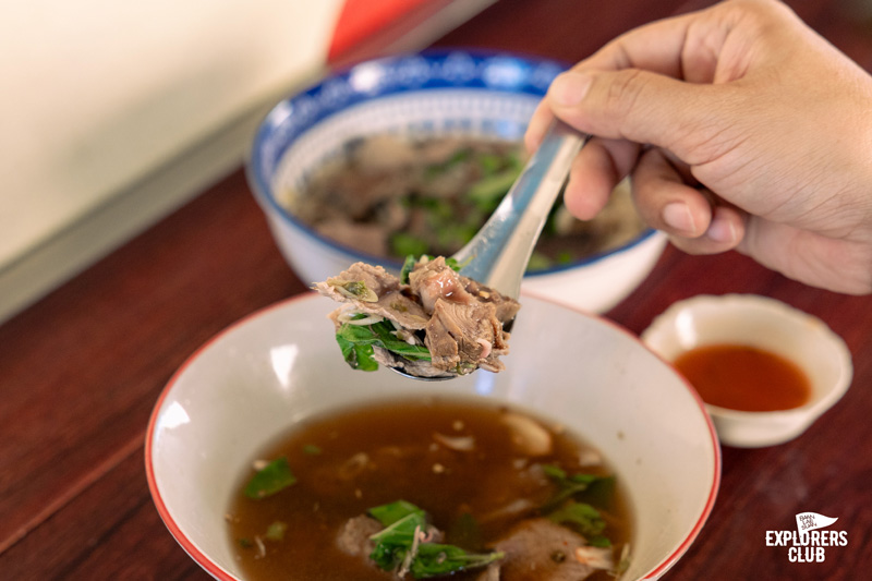 ที่เที่ยวเพชรบุรี ถ้ำเขาหลวง ก๋วยเตี๋ยวเนื้อเจ้นก ข้าวแช่แม่อร ตลาดริมน้ำเพชรบุรี Street Art ชุมชนซอยตลาดริมน้ำ พูนสุขคาเฟ่ อุทยานประวัติศาสตร์พระนครคีรี (เขาวัง)