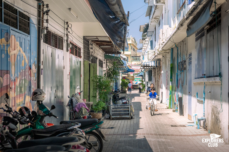 ที่เที่ยวเพชรบุรี ถ้ำเขาหลวง ก๋วยเตี๋ยวเนื้อเจ้นก ข้าวแช่แม่อร ตลาดริมน้ำเพชรบุรี Street Art ชุมชนซอยตลาดริมน้ำ พูนสุขคาเฟ่ อุทยานประวัติศาสตร์พระนครคีรี (เขาวัง)