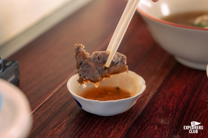 ที่เที่ยวเพชรบุรี ถ้ำเขาหลวง ก๋วยเตี๋ยวเนื้อเจ้นก ข้าวแช่แม่อร ตลาดริมน้ำเพชรบุรี Street Art ชุมชนซอยตลาดริมน้ำ พูนสุขคาเฟ่ อุทยานประวัติศาสตร์พระนครคีรี (เขาวัง)