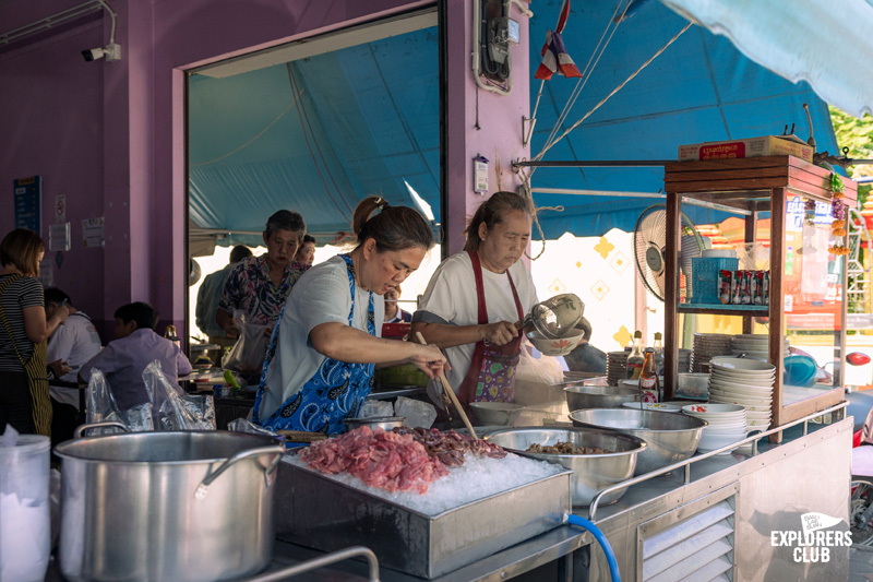ที่เที่ยวเพชรบุรี ถ้ำเขาหลวง ก๋วยเตี๋ยวเนื้อเจ้นก ข้าวแช่แม่อร ตลาดริมน้ำเพชรบุรี Street Art ชุมชนซอยตลาดริมน้ำ พูนสุขคาเฟ่ อุทยานประวัติศาสตร์พระนครคีรี (เขาวัง)