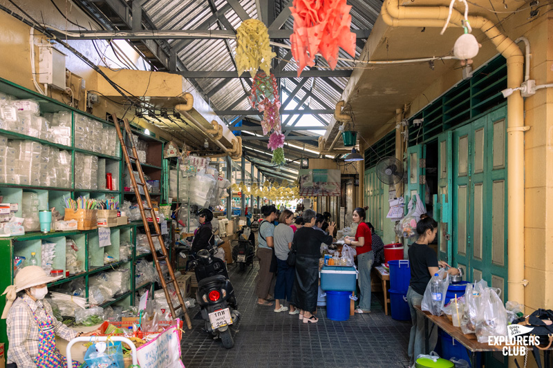ที่เที่ยวเพชรบุรี ถ้ำเขาหลวง ก๋วยเตี๋ยวเนื้อเจ้นก ข้าวแช่แม่อร ตลาดริมน้ำเพชรบุรี Street Art ชุมชนซอยตลาดริมน้ำ พูนสุขคาเฟ่ อุทยานประวัติศาสตร์พระนครคีรี (เขาวัง)