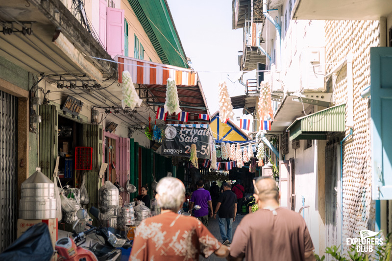 ที่เที่ยวเพชรบุรี ถ้ำเขาหลวง ก๋วยเตี๋ยวเนื้อเจ้นก ข้าวแช่แม่อร ตลาดริมน้ำเพชรบุรี Street Art ชุมชนซอยตลาดริมน้ำ พูนสุขคาเฟ่ อุทยานประวัติศาสตร์พระนครคีรี (เขาวัง)