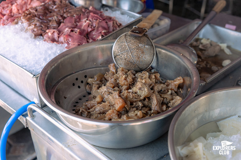 ที่เที่ยวเพชรบุรี ถ้ำเขาหลวง ก๋วยเตี๋ยวเนื้อเจ้นก ข้าวแช่แม่อร ตลาดริมน้ำเพชรบุรี Street Art ชุมชนซอยตลาดริมน้ำ พูนสุขคาเฟ่ อุทยานประวัติศาสตร์พระนครคีรี (เขาวัง)