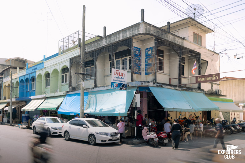 ที่เที่ยวเพชรบุรี ถ้ำเขาหลวง ก๋วยเตี๋ยวเนื้อเจ้นก ข้าวแช่แม่อร ตลาดริมน้ำเพชรบุรี Street Art ชุมชนซอยตลาดริมน้ำ พูนสุขคาเฟ่ อุทยานประวัติศาสตร์พระนครคีรี (เขาวัง)