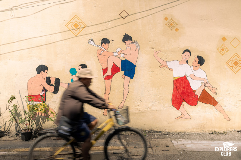 ที่เที่ยวเพชรบุรี ถ้ำเขาหลวง ก๋วยเตี๋ยวเนื้อเจ้นก ข้าวแช่แม่อร ตลาดริมน้ำเพชรบุรี Street Art ชุมชนซอยตลาดริมน้ำ พูนสุขคาเฟ่ อุทยานประวัติศาสตร์พระนครคีรี (เขาวัง)