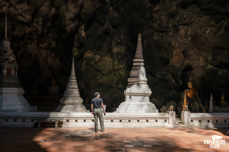 ที่เที่ยวเพชรบุรี ถ้ำเขาหลวง ก๋วยเตี๋ยวเนื้อเจ้นก ข้าวแช่แม่อร ตลาดริมน้ำเพชรบุรี Street Art ชุมชนซอยตลาดริมน้ำ พูนสุขคาเฟ่ อุทยานประวัติศาสตร์พระนครคีรี (เขาวัง)