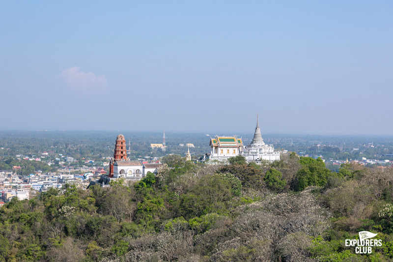 ที่เที่ยวเพชรบุรี ถ้ำเขาหลวง ก๋วยเตี๋ยวเนื้อเจ้นก ข้าวแช่แม่อร ตลาดริมน้ำเพชรบุรี Street Art ชุมชนซอยตลาดริมน้ำ พูนสุขคาเฟ่ อุทยานประวัติศาสตร์พระนครคีรี (เขาวัง)