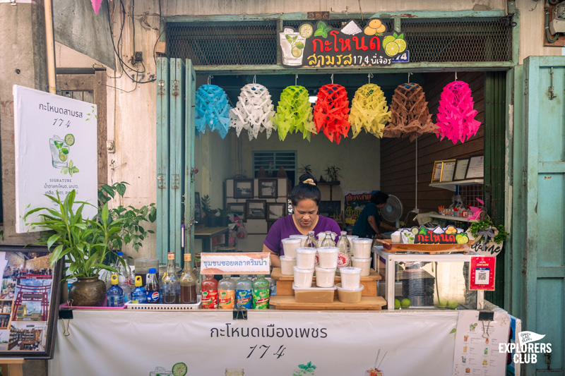 ที่เที่ยวเพชรบุรี ถ้ำเขาหลวง ก๋วยเตี๋ยวเนื้อเจ้นก ข้าวแช่แม่อร ตลาดริมน้ำเพชรบุรี Street Art ชุมชนซอยตลาดริมน้ำ พูนสุขคาเฟ่ อุทยานประวัติศาสตร์พระนครคีรี (เขาวัง)