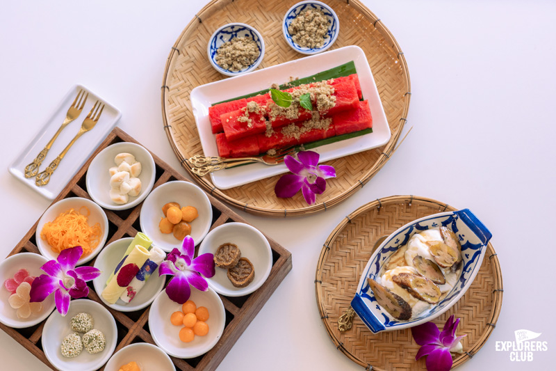 ที่เที่ยวเพชรบุรี ถ้ำเขาหลวง ก๋วยเตี๋ยวเนื้อเจ้นก ข้าวแช่แม่อร ตลาดริมน้ำเพชรบุรี Street Art ชุมชนซอยตลาดริมน้ำ พูนสุขคาเฟ่ อุทยานประวัติศาสตร์พระนครคีรี (เขาวัง)