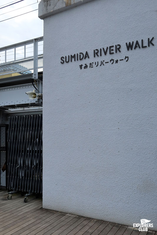 สวนสาธารณะซุมิดะ Sumida Park สวนขึ้นชื่อที่ตั้งอยู่ริมสองฝั่งแม่น้ำซุมิดะ (Sumida River) แม่น้ำสายสำคัญที่ไหลผ่ากลางใจเมืองโตเกียว ซึ่งในช่วงเวลานี้เป็นฤดูที่ดอกซากุระกำลังเริ่มผลิบานต้อนรับนักท่องเที่ยวพอดิบพอดี