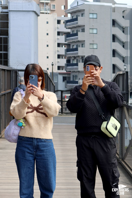 สวนสาธารณะซุมิดะ Sumida Park สวนขึ้นชื่อที่ตั้งอยู่ริมสองฝั่งแม่น้ำซุมิดะ (Sumida River) แม่น้ำสายสำคัญที่ไหลผ่ากลางใจเมืองโตเกียว ซึ่งในช่วงเวลานี้เป็นฤดูที่ดอกซากุระกำลังเริ่มผลิบานต้อนรับนักท่องเที่ยวพอดิบพอดี