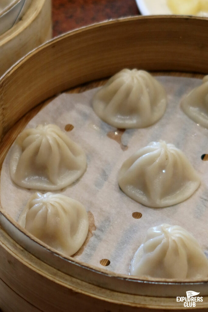 นี่คือ 7 ร้านอาหารไต้หวัน ที่คนไต้หวันอยากแนะนำให้คนไทยไปลองชิม อาหารไต้หวัน ลิสต์นี้ผ่านการคัดสรรมาอย่างตั้งใจ และเราที่ได้ไปสัมผัสมาจึงอยากบอกต่อกับทุกคนว่า ถ้ามีโอกาสจงไปให้ครบ!