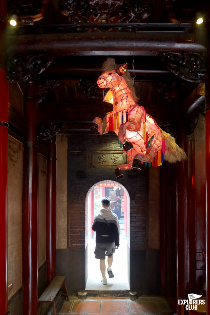 สายมูไปให้สุด อย่าหยุดอยู่แค่วัดดังในไทเปหรือเมืองใกล้เคียง เพราะเรามีลิสต์แนะนำ ชวนไป ไหว้พระไต้หวัน เที่ยว 7 วัด 4 เมือง ขอพรครอบคลุมเรื่องการงาน สุขภาพ โชคลาภ และเนื้อคู่