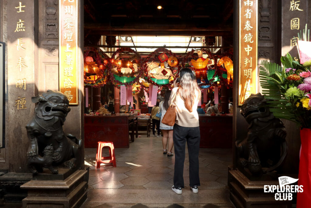 สายมูไปให้สุด อย่าหยุดอยู่แค่วัดดังในไทเปหรือเมืองใกล้เคียง เพราะเรามีลิสต์แนะนำ ชวนไป ไหว้พระไต้หวัน เที่ยว 7 วัด 4 เมือง ขอพรครอบคลุมเรื่องการงาน สุขภาพ โชคลาภ และเนื้อคู่