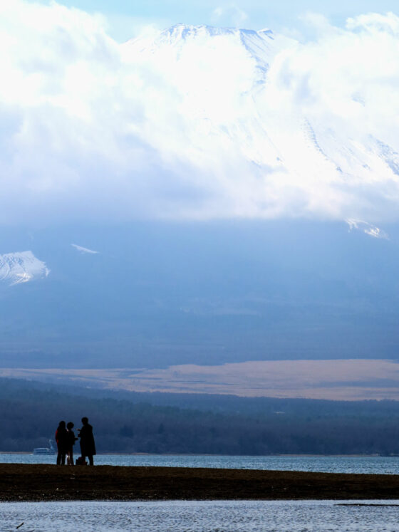 ทะเลสาบยามานากะ (Lake Yamanaka) หรือ ทะเลสาบยามานากะโกะ (Lake Yamanakako) ตั้งอยู่ในจังหวัดยามานาชิ (Yamanashi-ken) ภูมิภาคชูบุ (Chubu) ทางตอนกลางของเกาะฮอนชู (Honshu) ประเทศญี่ปุ่น เป็นทะเลสาบขนาดใหญ่ที่สุดในบรรดาทะเลสาบทั้ง 5 รอบภูเขาไฟฟูจิ (Mount Fuji)