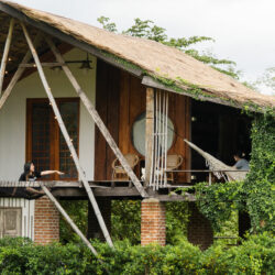 บ้านฟังเสียงภูหอ บ้านไม้ริมทุ่งนา วิวภูหอ โฮมสเตย์วิถีชนบทอำเภอภูหลวง ที่บานาน่าเลย