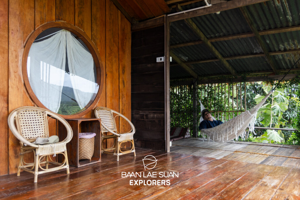 บ้านฟังเสียงภูหอ บ้านไม้ริมทุ่งนา วิวภูหอ โฮมสเตย์วิถีชนบทอำเภอภูหลวง ที่บานาน่าเลย