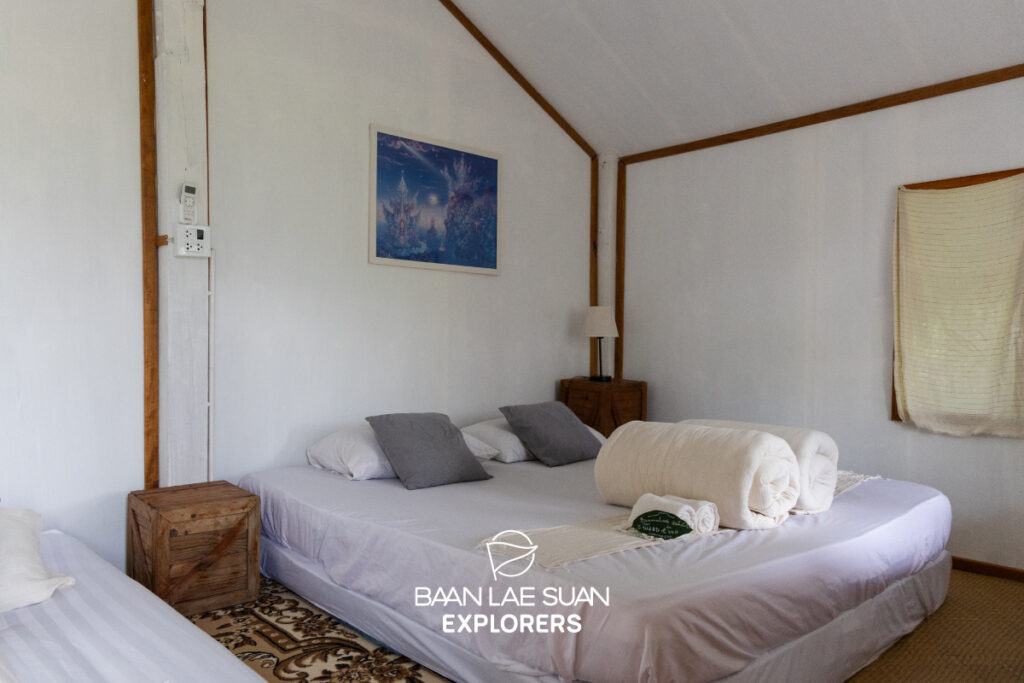บ้านฟังเสียงภูหอ บ้านไม้ริมทุ่งนา วิวภูหอ โฮมสเตย์วิถีชนบทอำเภอภูหลวง ที่บานาน่าเลย