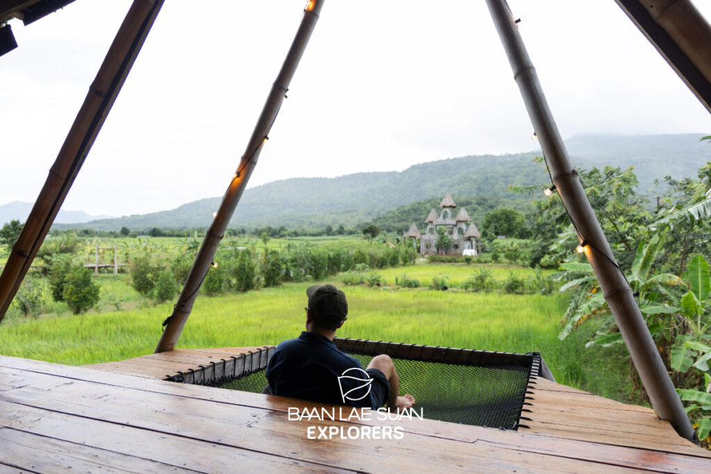 บ้านฟังเสียงภูหอ บ้านไม้ริมทุ่งนา วิวภูหอ โฮมสเตย์วิถีชนบทอำเภอภูหลวง ที่บานาน่าเลย