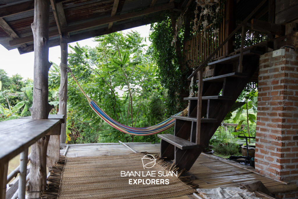บ้านฟังเสียงภูหอ บ้านไม้ริมทุ่งนา วิวภูหอ โฮมสเตย์วิถีชนบทอำเภอภูหลวง ที่บานาน่าเลย