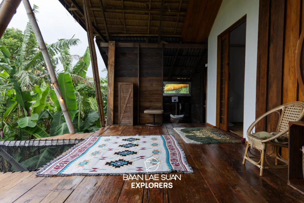 บ้านฟังเสียงภูหอ บ้านไม้ริมทุ่งนา วิวภูหอ โฮมสเตย์วิถีชนบทอำเภอภูหลวง ที่บานาน่าเลย